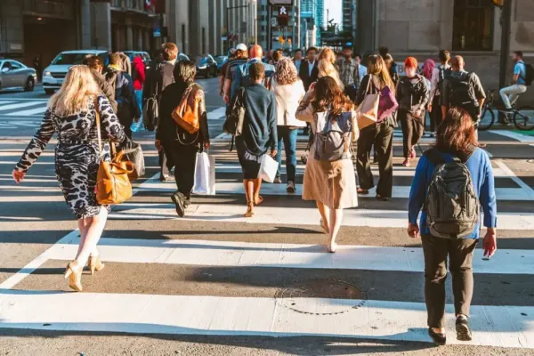 المؤسسات العاملة عالميًا: المنافسة تدفع الابتكار وتحسين المنتجات والخدمات
