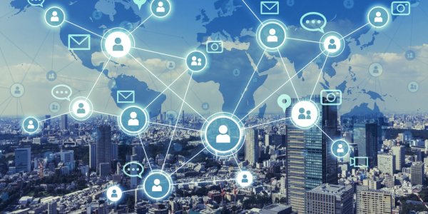 الاستثمار في البنية التحتية مثل الموانئ البحرية والمطارات وأنظمة النقل وشبكات الطاقة سيساعد على تقليل تكاليف التشغيل وزيادة القدرة التنافسية للشركات، مع جذب الاستثمار الأجنبي أيضًا.