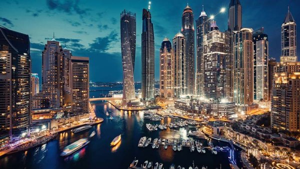 دبي وكوريا الجنوبية مثالان رئيسيان على الاستثمار بكثافة في البنية التحتية الحديثة لجذب المستثمرين الدوليين ودفع النمو الاقتصادي.